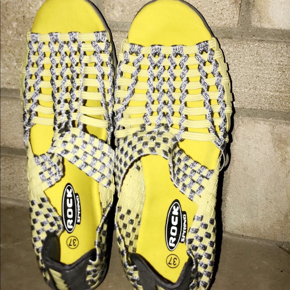 Comfortable, Women’s Casual Walking Shoe